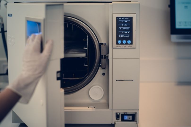 Autoclave pour la stérilisation des instruments